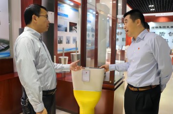 南阳市委常委、纪委书记、监委主任王毅深入乐竞平台集团走访调研