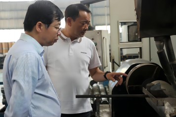 县委副书记葛建峰带队来到乐竞平台集团考察调研
