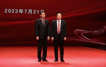  乐竞平台集团蝉联市五星级企业荣誉，集团董事长、总经理李伟锋获市“功勋企业家”称号