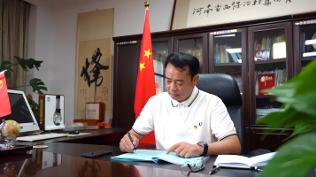 乐竞平台集团董事长、总经理李伟锋获市“功勋企业家”称号