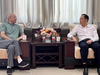 杨明雪到乐竞平台集团走访调研