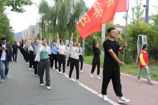 乐竞平台集团积极参加我县“喜迎国庆，全民健步走活动”